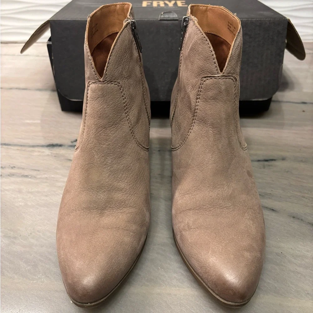 Frye Tan Heeled Boots with Western Silhouette - Picture 3 of 7